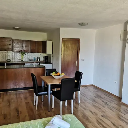 Neva Apartman *