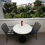 Отель Neva Макарска